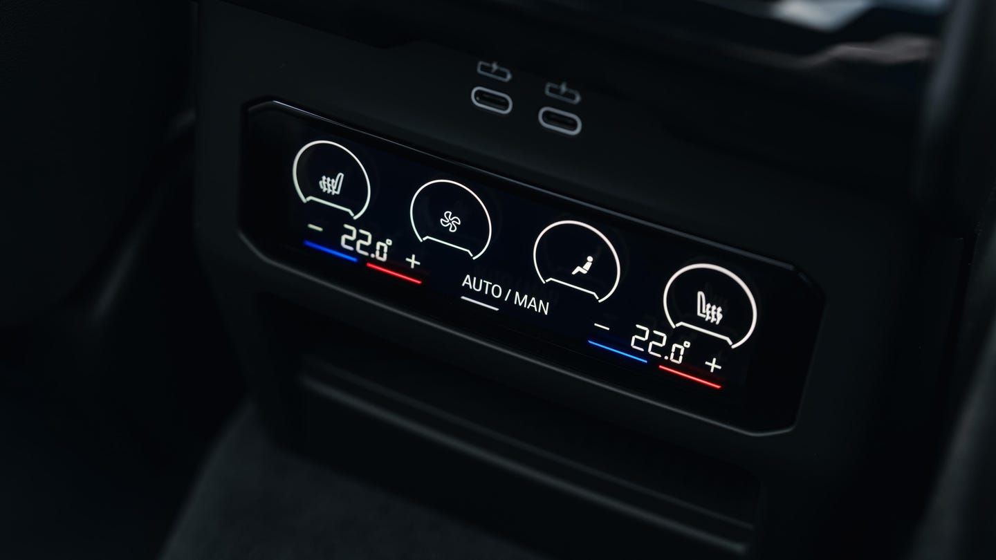 BMW M5 rear seat air con controls