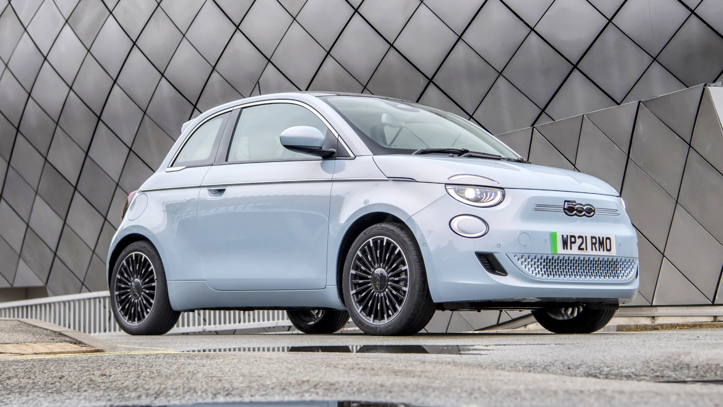 Fiat 500e front/side view