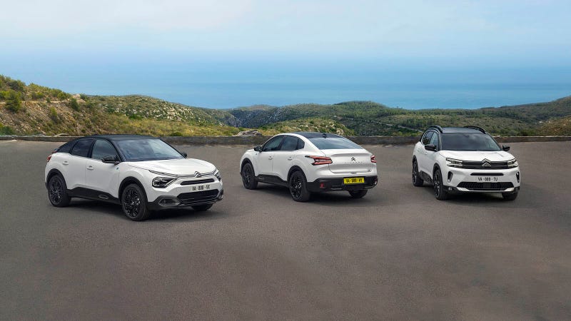 Citroen C4, C4 X and C5 Aircross group shot