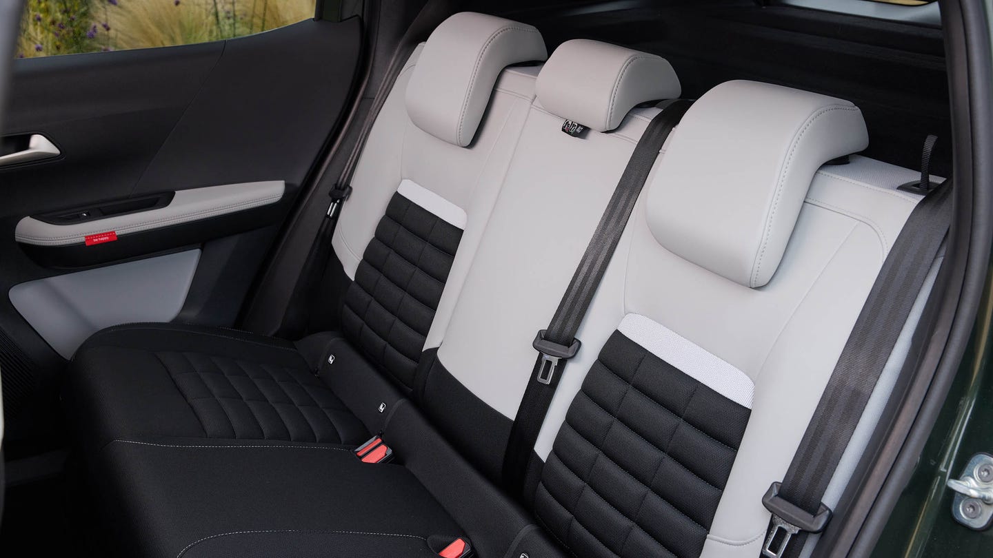 Citroen e-C3 Aircross rear seats