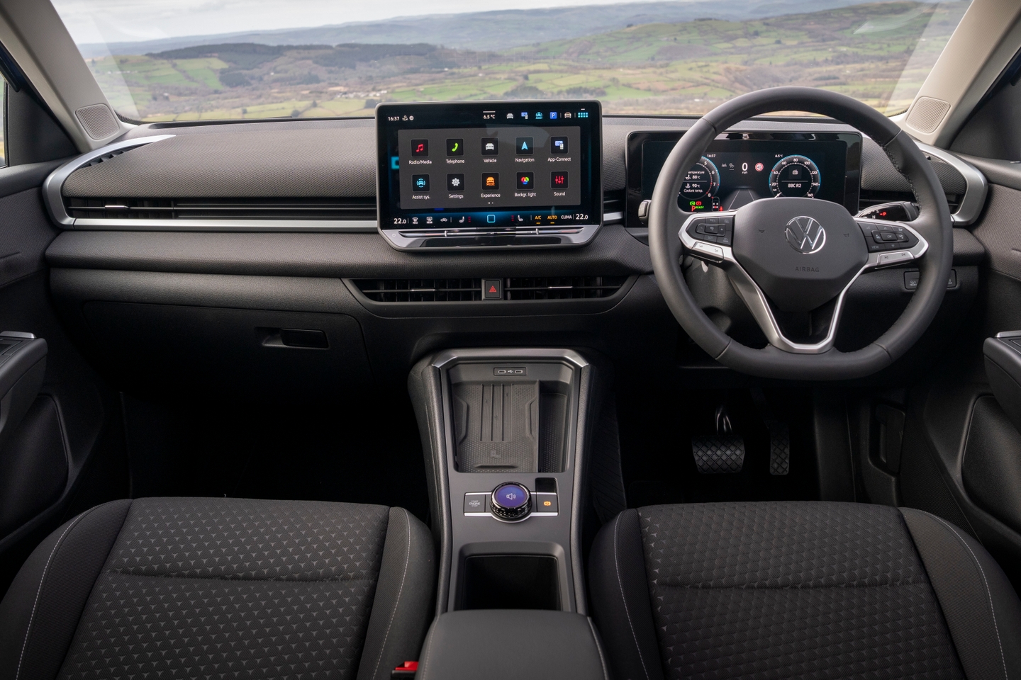 2026 VW T Roc interior wide