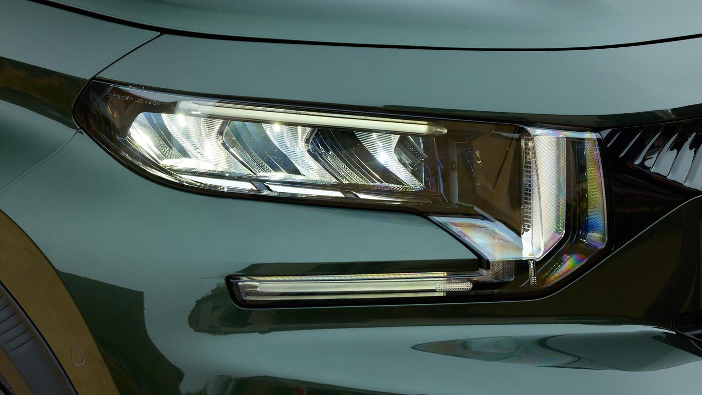 Citroen e-C3 Aircross headlight