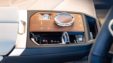 Review – BMW iX – centre console detail