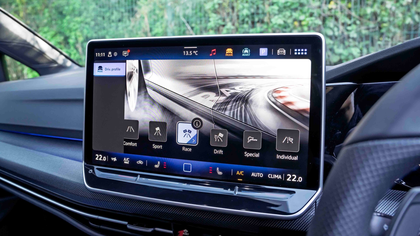 VW Golf R driving modes screen