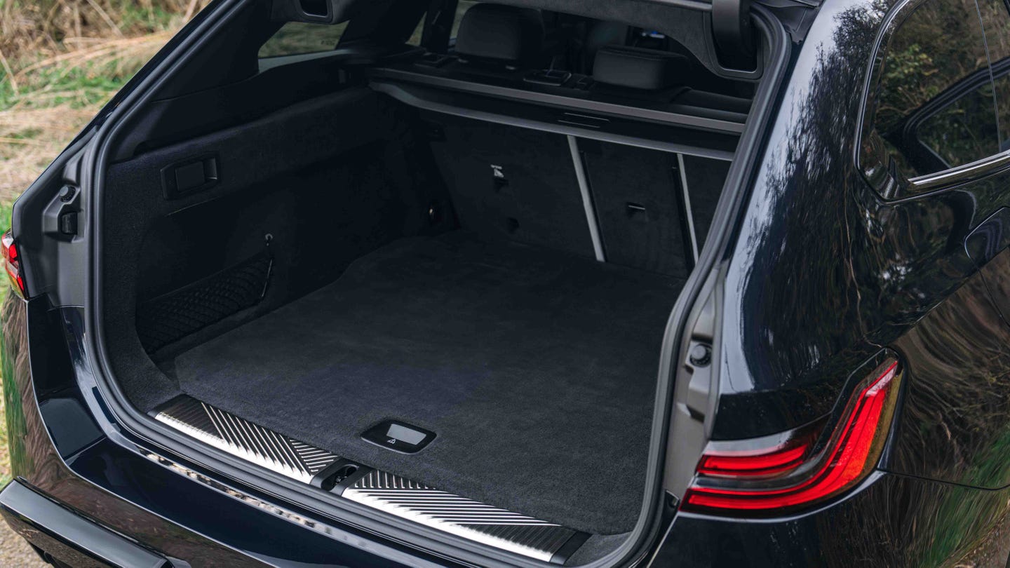 BMW M5 Touring boot