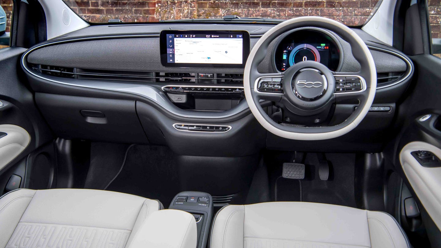 Fiat 500e interior
