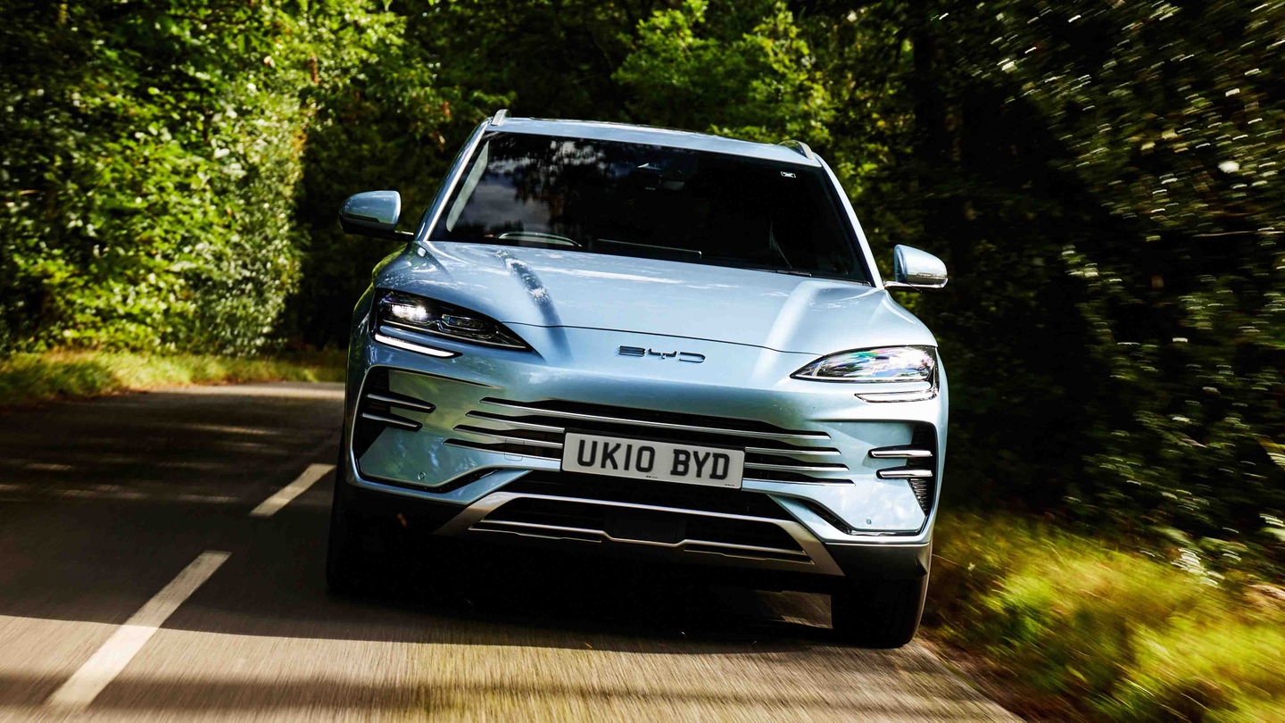 BYD Seal U driving front view