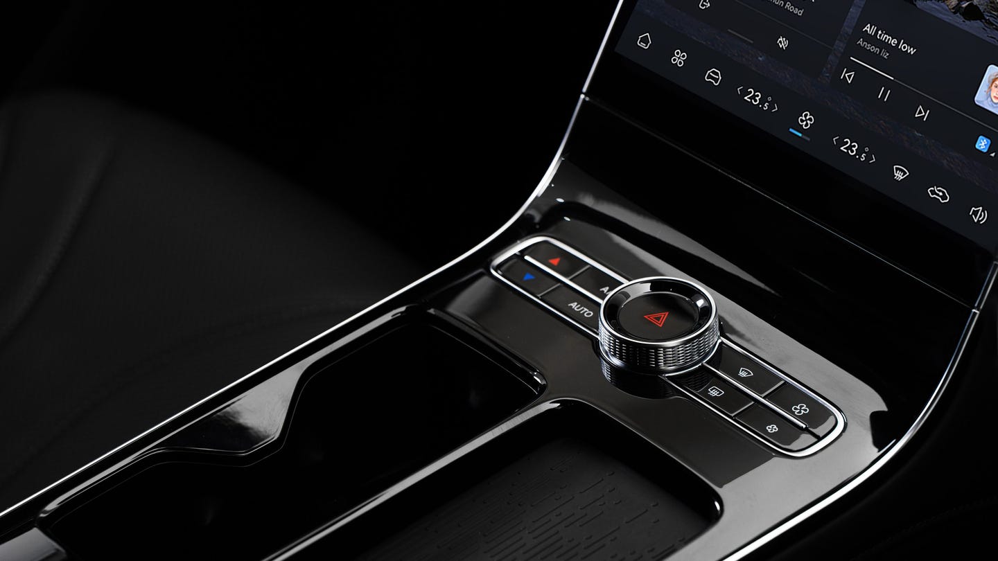 Lepas L8 centre console