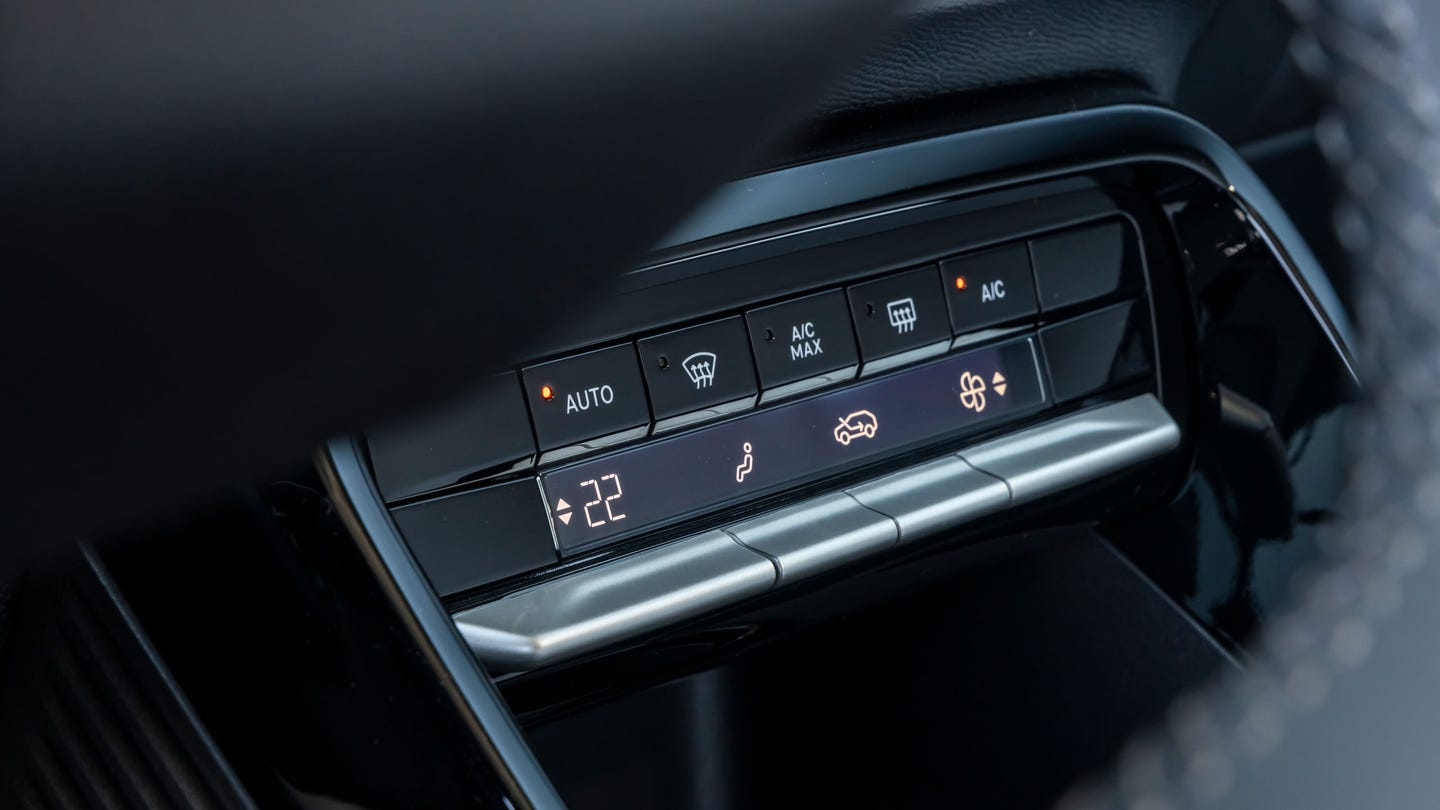 Citroen C3 Aircross climate controls