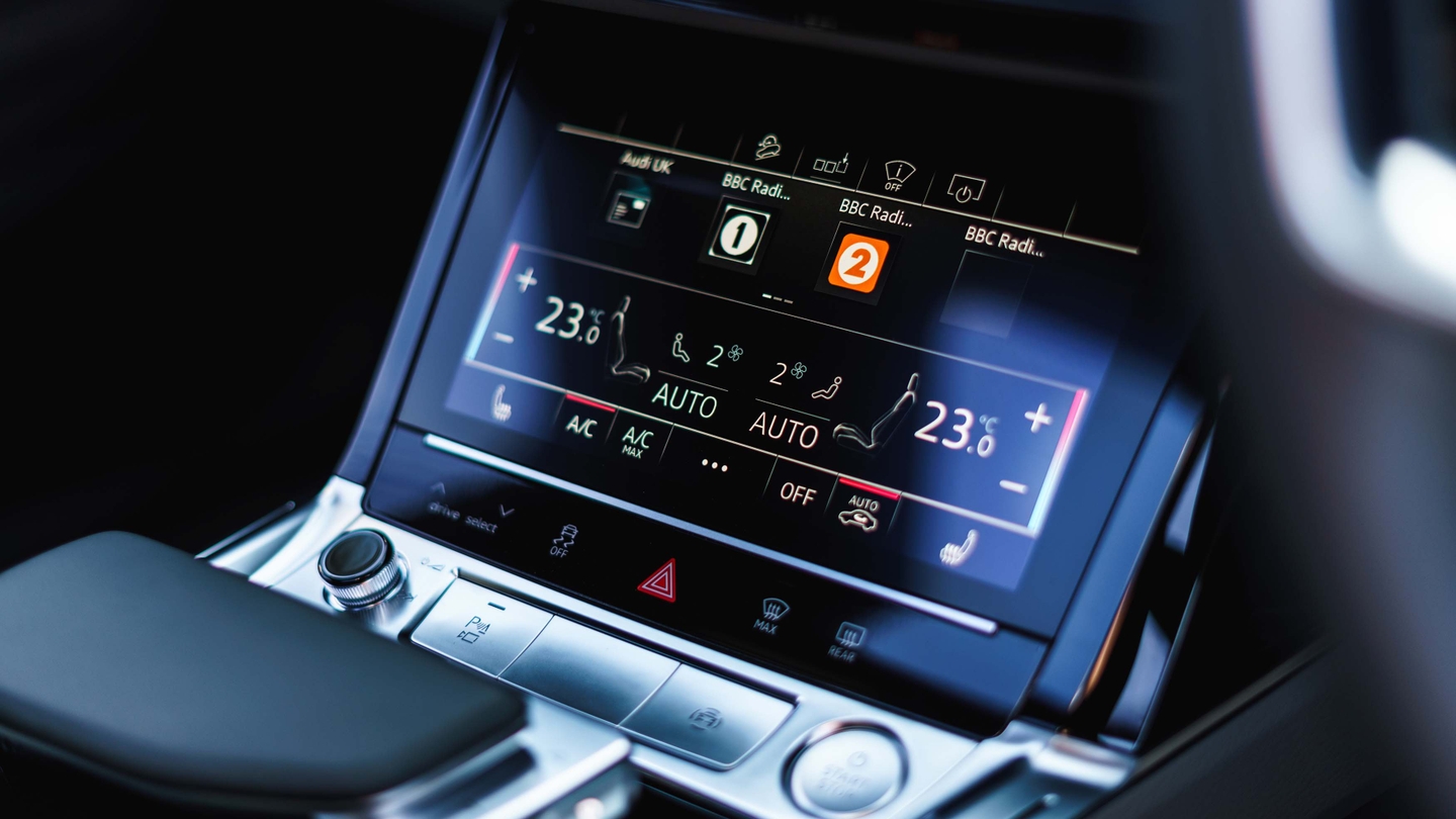 Audi e-tron climate controls