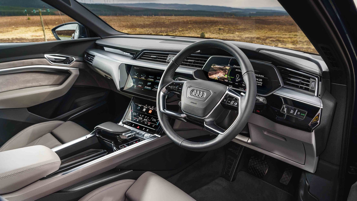 Audi e-tron interior 