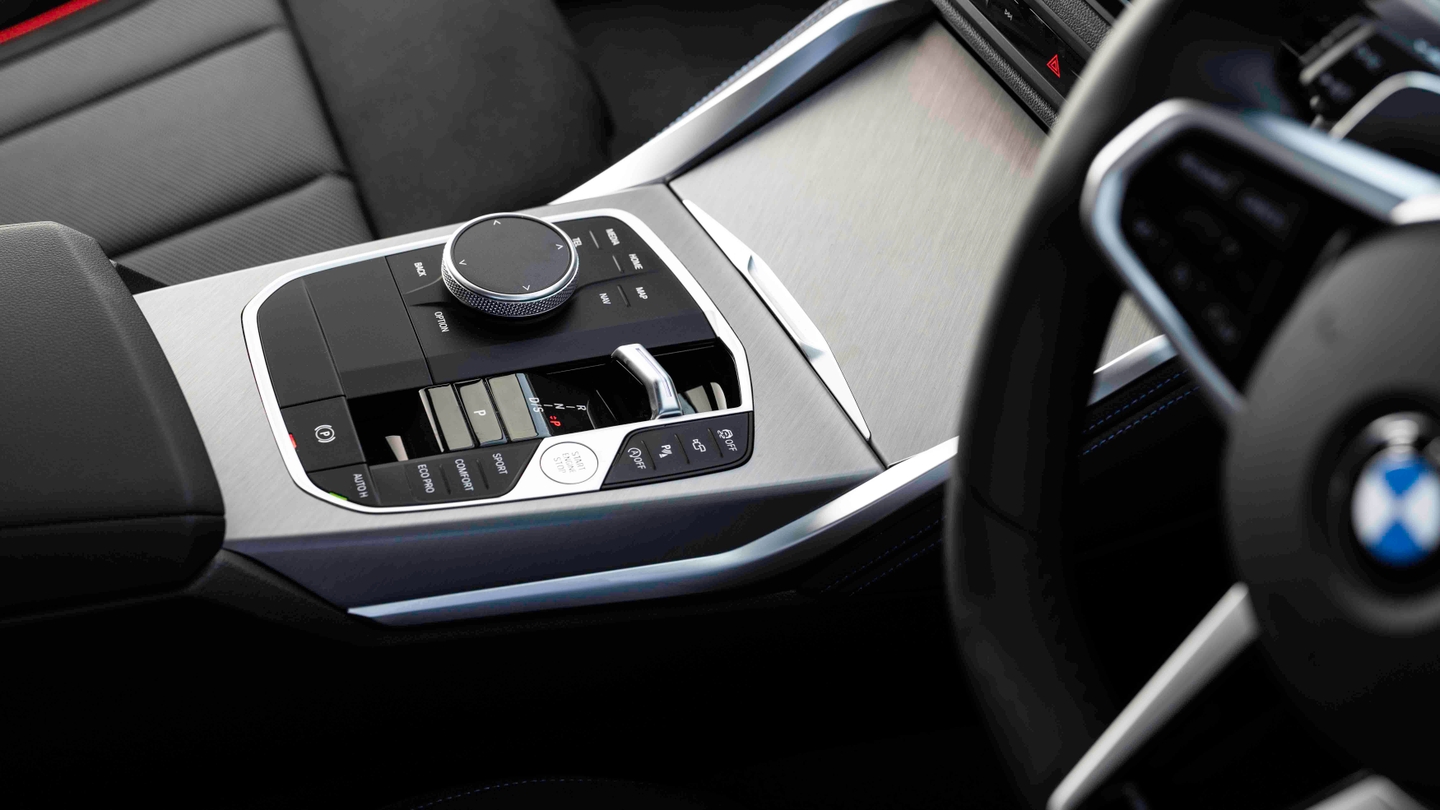 BMW 2 Series coupe centre console