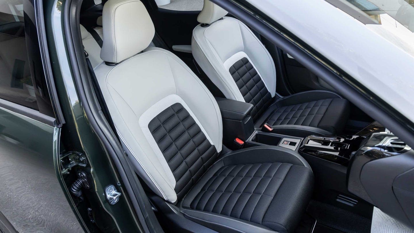 Citroen C3 Aircross front seats