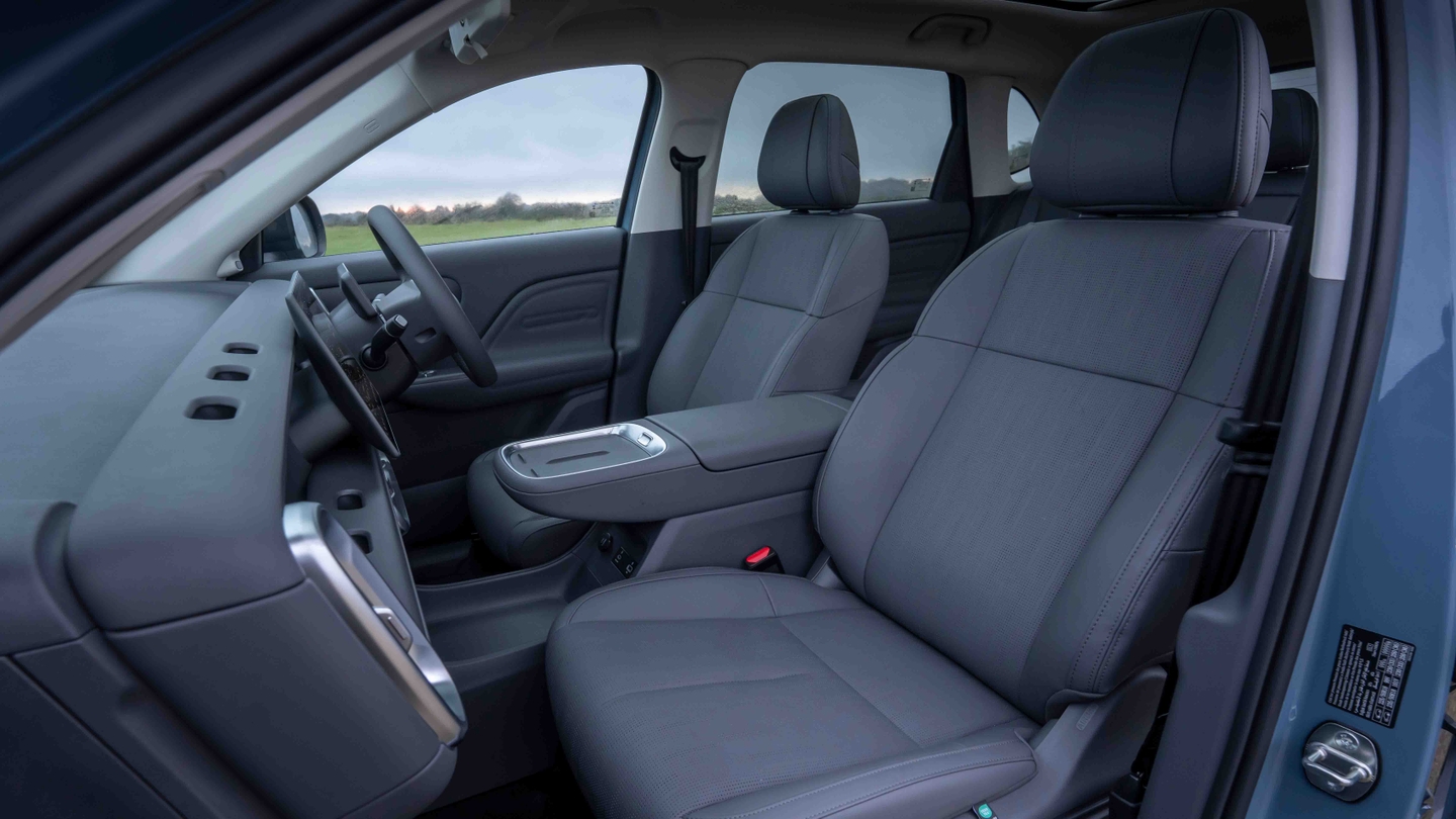 Leapmotor B10 front seats