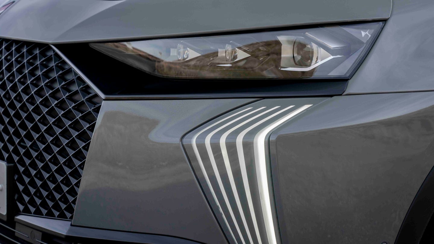DS 7 headlight