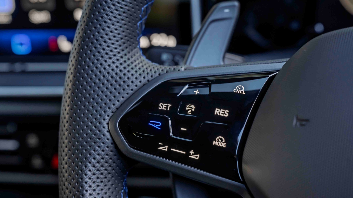 VW Golf R steering wheel buttons