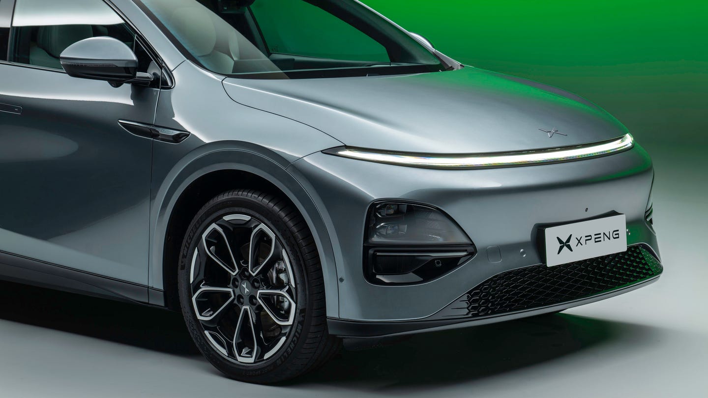 XPeng G6 front detail