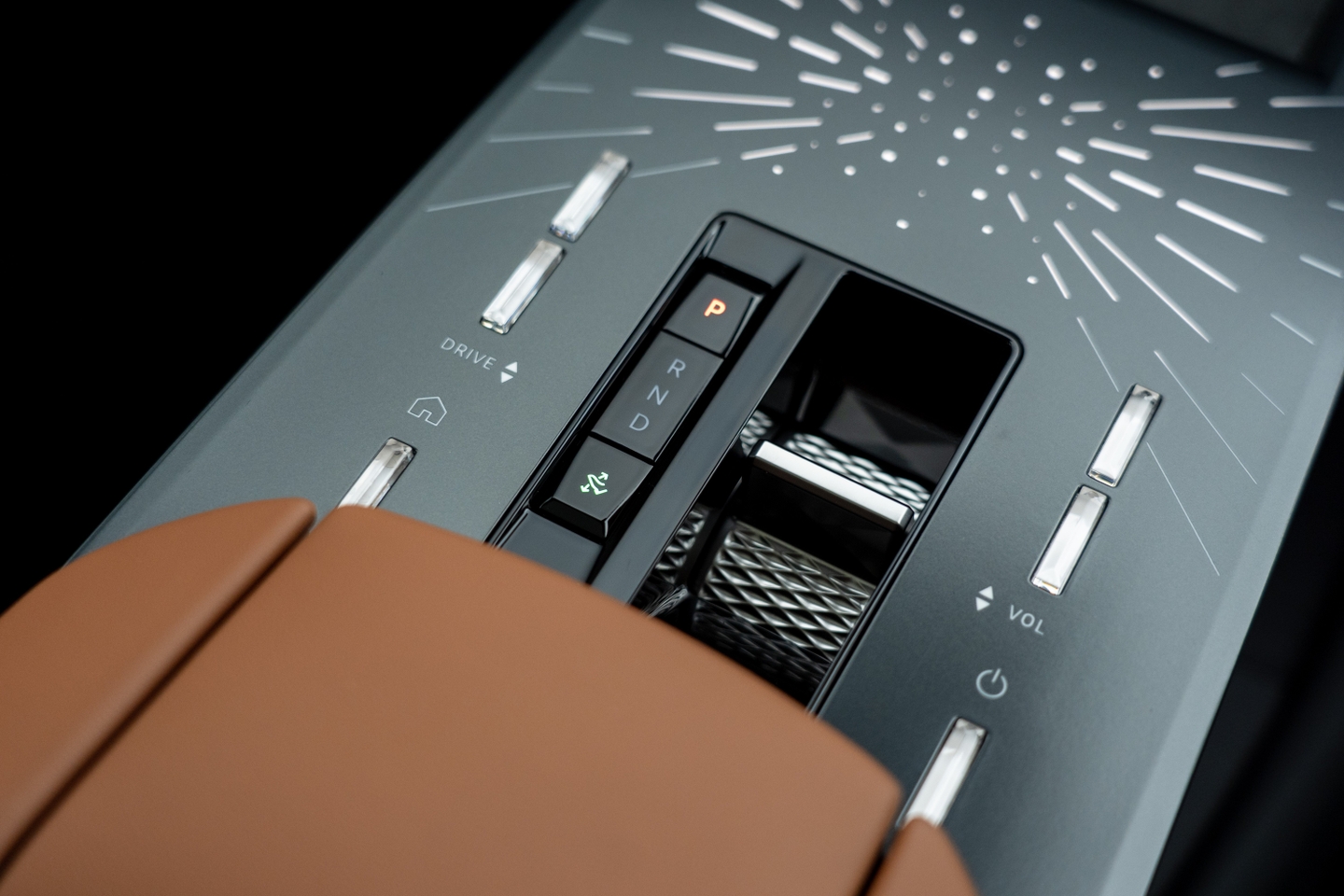 DS No8 centre console