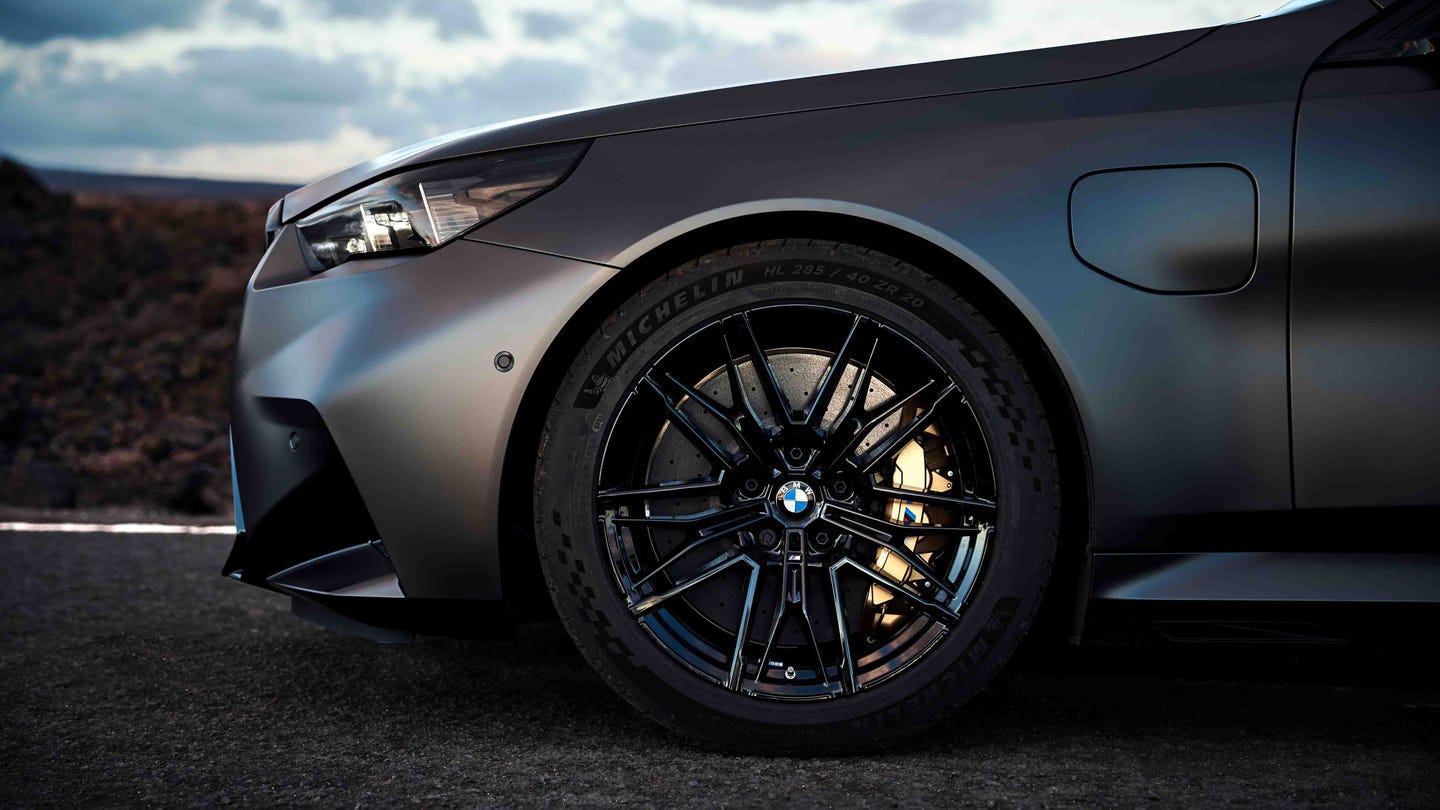 BMW M5 wheel and ceramic brakes