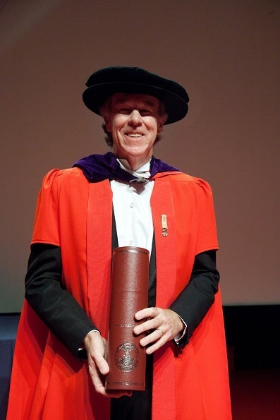 Uitreiking van het eredoctoraat van de Vrije Universiteit Amsterdam aan Timothy Noakes in 2011. 