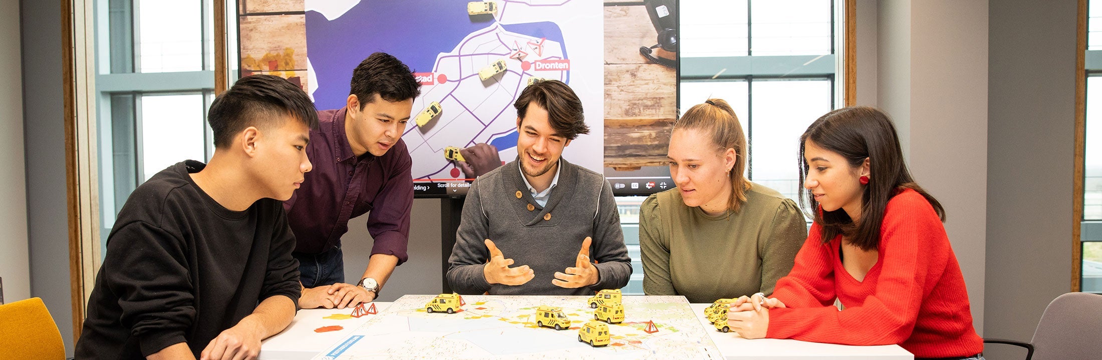 Business Analytics docent met studenten