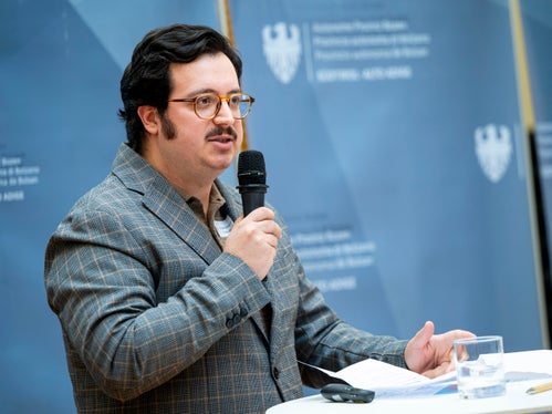 Francesco Trevisan del Servizio donna della Provincia autonoma di Bolzano ha illustrato in dettaglio il funzionamento della nuova banca dati ADA e le modalità di registrazione delle esperte. (Foto: USP/Fabio Brucculeri)