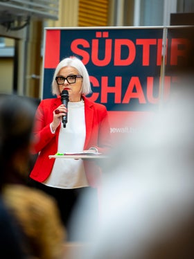 Nadia Mazzardis si rivolge soprattutto agli uomini: Anche gli uomini devono assumersi la responsabilità se tollerano comportamenti inappropriati.” (Foto: ASP/Fabio Brucculeri)