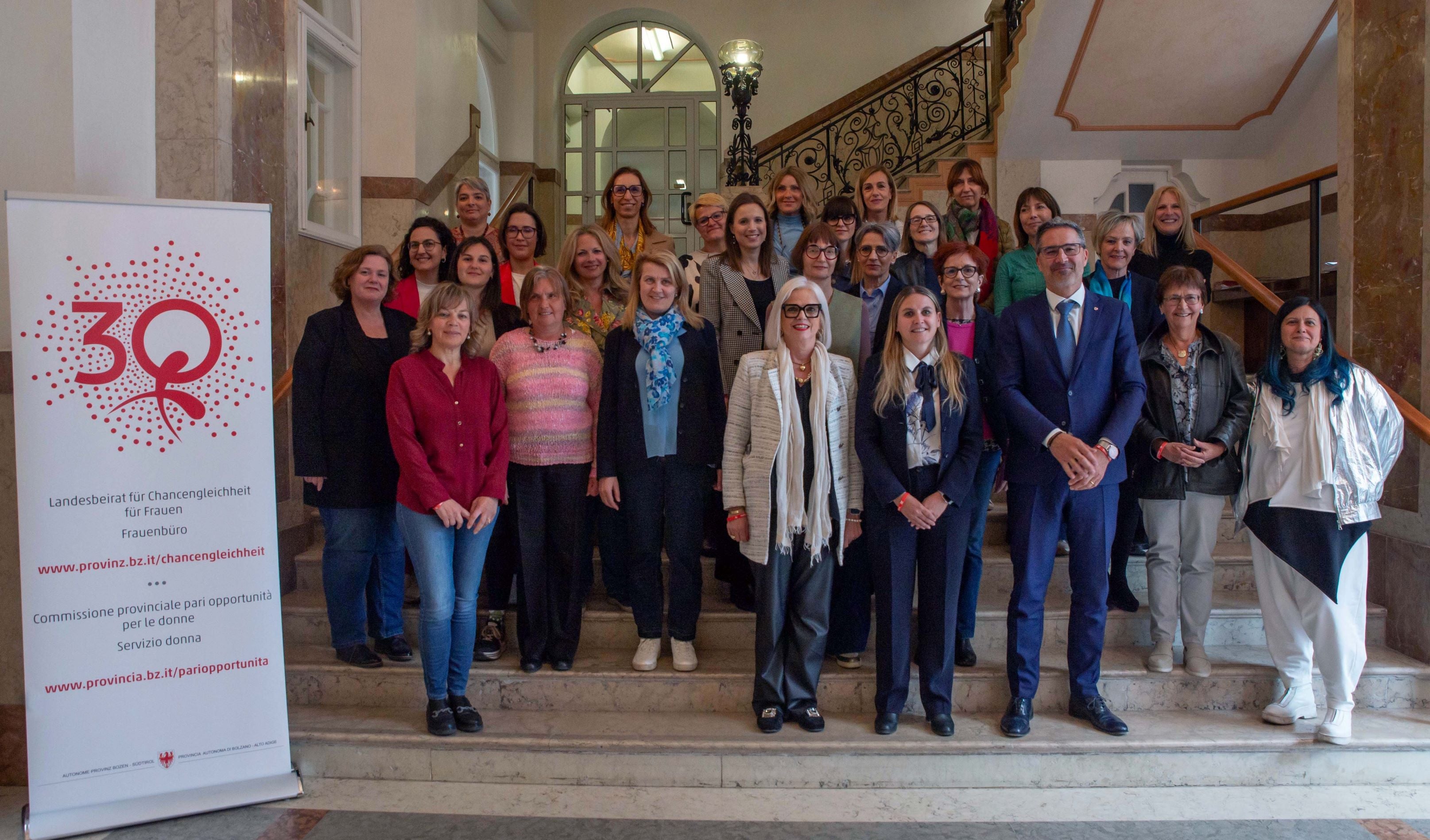 La Commissione provinciale per le pari opportunità è istituita come organo consultivo della Giunta provinciale in materia di parificazione dei generi e di promozione delle donne. (Foto: ASP/Greta Stuefer)