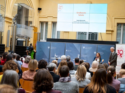 Die RAI unterstützt die Initiative No Women No Panel italienweit aktiv seit 2022, berichteten die nationale Koordinatorin Arianna Voto und der Direktor von RAI Bozen Paolo Mazzucato (Foto: LPA/Fabio Brucculeri)