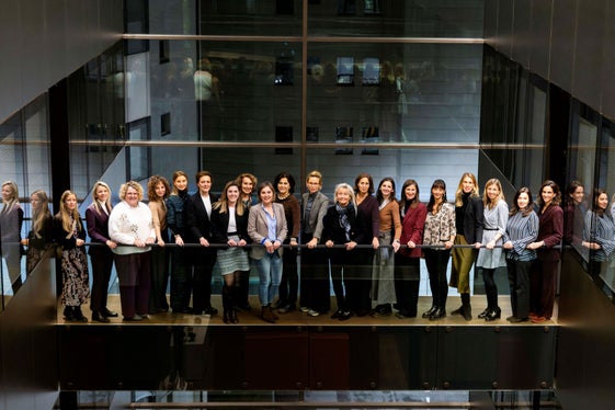 Per evitare che la scalinata nei Consigli d'amministrazione sia di vetro: 20 donne hanno completato con successo il corso (foto: USP/Imprexa/Alan Bianchi)