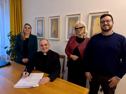 Anche la Diocesi Bolzano-Bressanone ha sottoscritto la dichiarazione d'intenti relativa all'iniziativa No Women No Panel. Da sinistra la Presidente della Commissione provinciale per le pari opportunità Ulrike Oberhammer, il Vescovo Ivo Muser, la Vicepresidente della Commissione provinciale per le pari opportunità Nadia Mazzardis e il collaboratore del Servizio donna Francesco Trevisan. 