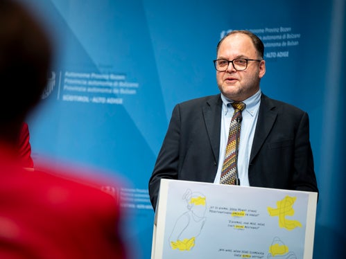 Il Direttore generale dell'Azienda Sanitaria dell'Alto Adige Christian Kofler sostiene la collaborazione con le organizzazioni di persone colpite della malattia (Foto: USP/Fabio Brucculeri)