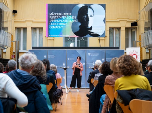 Come mai le donne sono state progressivamente relegate nell'invisibilità? La redattrice, autrice e artista Sarah Meraner ha osato dare uno sguardo alla storia per trovare una risposta a questa domanda. (Foto: USP/Fabio Brucculeri)