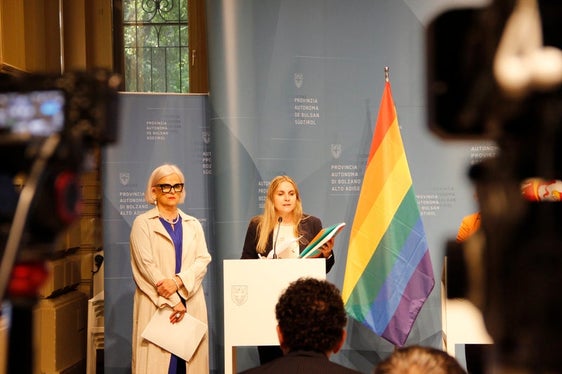La vicepresidente Nadia Mazzardis e la presidente Ulrike Oberhammer della Commissione provinciale per le pari opportunità per le donne hanno presentato il programma di attività 2024. (Foto: ASP/Maja Clara)