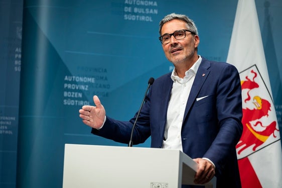 "Frauen müssen in allen Bereichen des öffentlichen Lebens sichtbar und repräsentiert sein", ist Landeshauptmann Arno Kompatscher überzeugt. (Foto: LPA/Fabio Brucculeri)