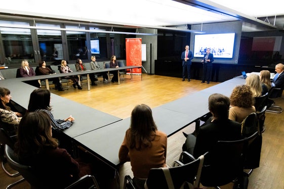 20 Frauen haben sich im Rahmen eines Lehrgangs alle für Verwaltungsrätinnen notwendigen Kenntnisse angeeignet. (Foto: LPA/Imprexa/Alan Bianchi)
