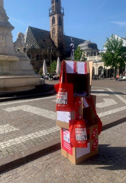Ein Blickfang der Aktion zum Equal Pay Day auf dem Waltherplatz (Foto: Frauenbüro)