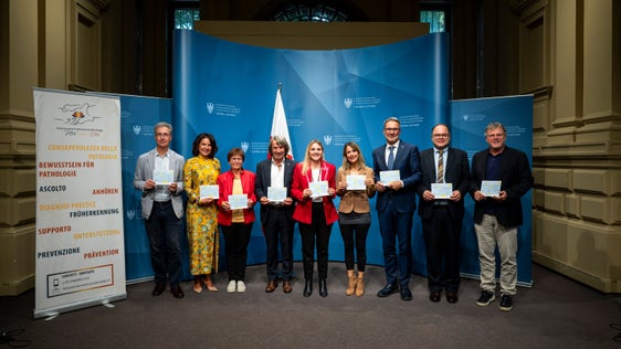 Landesweite Kooperation für die Sensibilisierungskampagne zur Endometriose (Foto: LPA/Fabio Brucculeri)