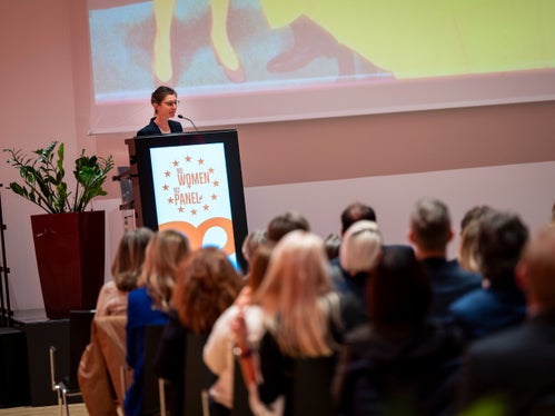 Julia Ganterer ha osservato che le rappresentazioni dei media hanno anche un impatto sull'immagine di sé dei giovani in particolare (Foto: USP/Fabio Brucculeri)