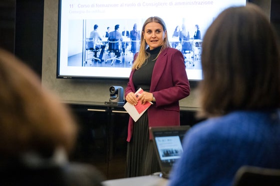 Il corso per future consigliere di amministrazione è molto apprezzato e, visto l'alto livello di interesse, ne verranno organizzati due nel 2025, ha annunciato Ulrike Oberhammer, presidente della Commissione provinciale per le pari opportunità per le donne. (Foto: USP/Bernhard Aichner)