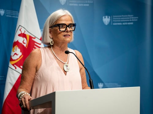 La violenza contro le donne non inizia necessariamente con un gesto fisico. Esiste una violenza che passa attraverso il linguaggio, l’umiliazione, la ridicolizzazione e la sistematica delegittimazione di chi prende parola. Le parole costruiscono il clima culturale in cui viviamo. Per questo motivo non possono essere considerate irrilevanti, rimarca la vicepresidente della Commissione pari opportunità, Nadia Mazzardis. (Foto: USP/Fabio Brucculeri)