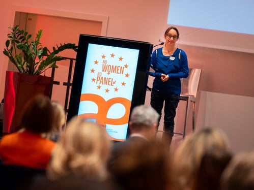 Sara Rosa Losilla berichtete über Amleta, einen Zusammenschluss von Schauspielerinnen aus ganz Italien, der aus dem Gefühl der ungleichen Behandlung von Frauen im Bereich Theater entstand. (Foto: LPA/Fabio Brucculeri)