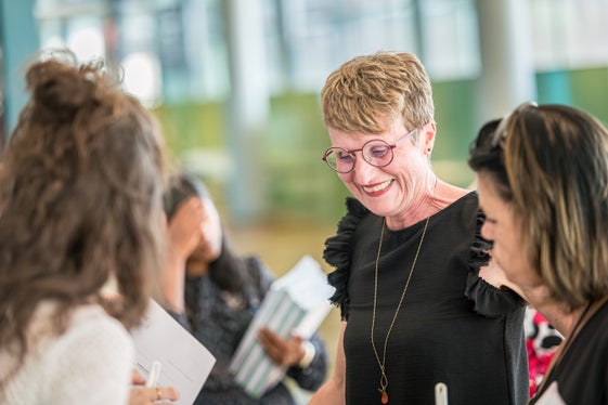 Reger Andrang am Empfangsdesk zur Veranstaltung (Foto: Lukas Auer photography)