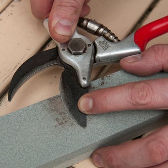 Sharpening hand tools
