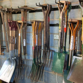 Cleaning hand tools