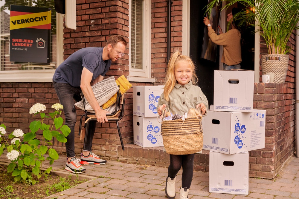 Vader en kind verhuizen
