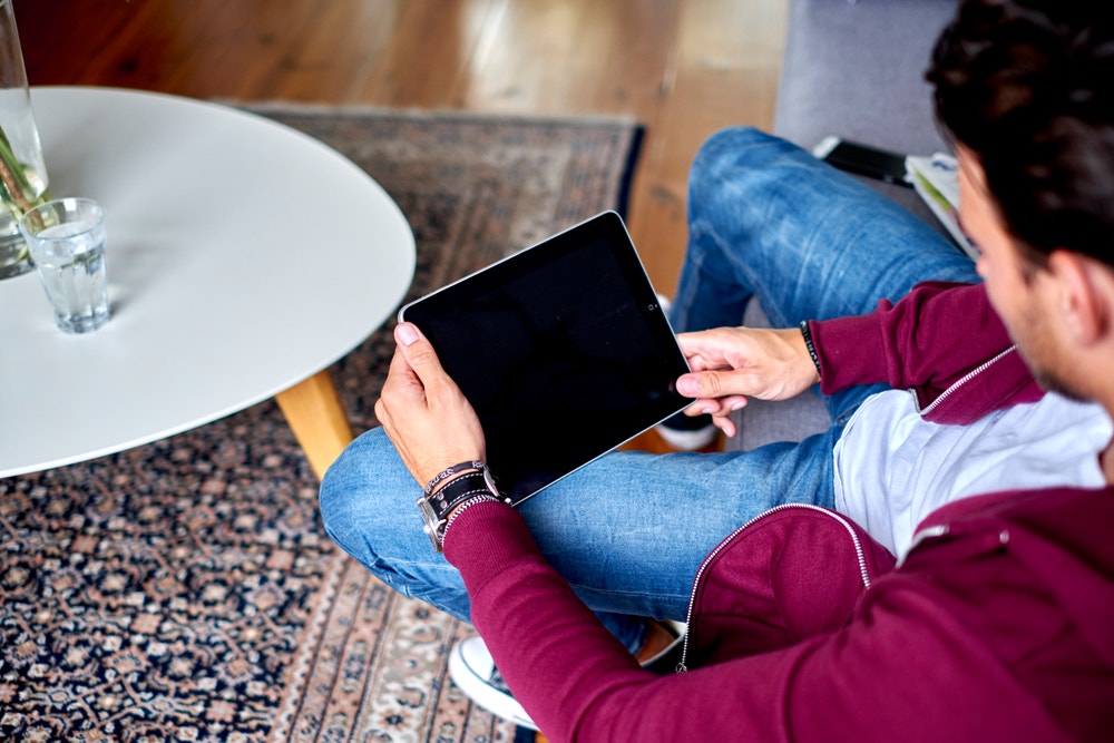 man met tablet