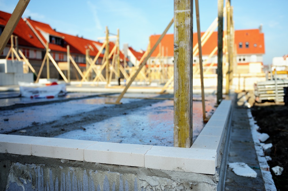Betonnen vloer van huis in aanbouw