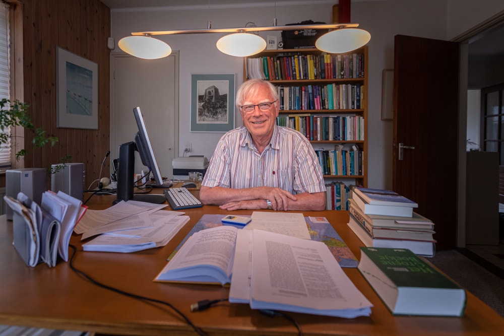 Overal in huis staan kachels. "Als ik op mijn kantoor zit dan zet ik de kachel aan, verlaat ik de ruimte, dan gaat hij weer uit. Zo verbruik ik alleen de energie die nodig is."