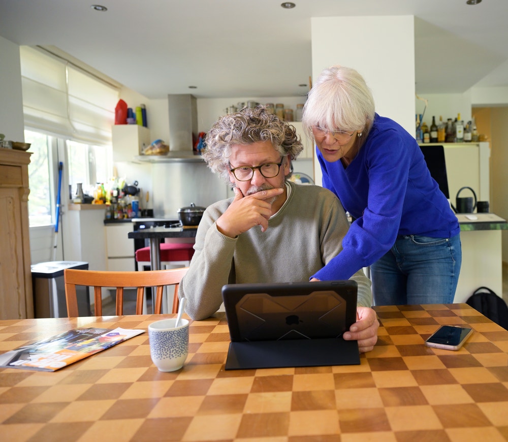 Gepensioneerd stel doet onderzoek naar nalatenschap